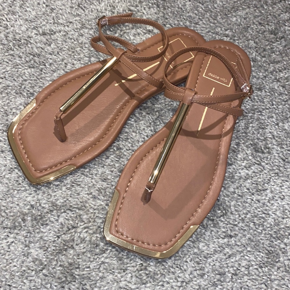 Dolce Vita V-Archey Sandals